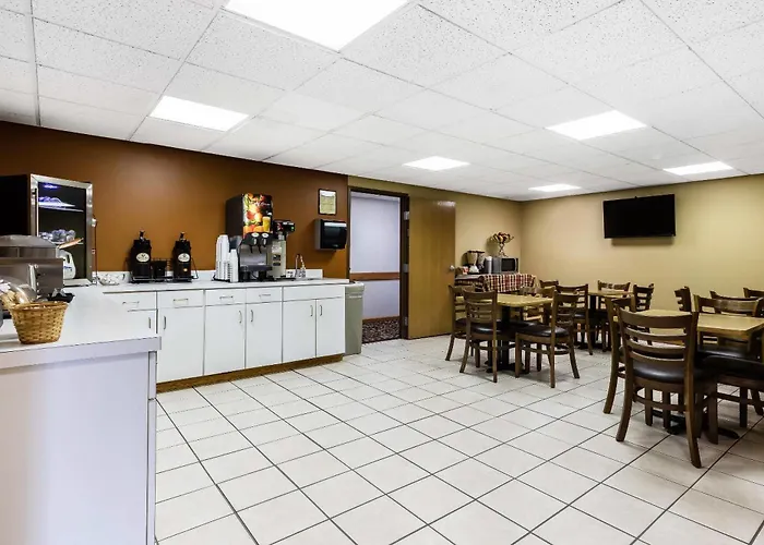 Econo Lodge Inn & Suites Dickson